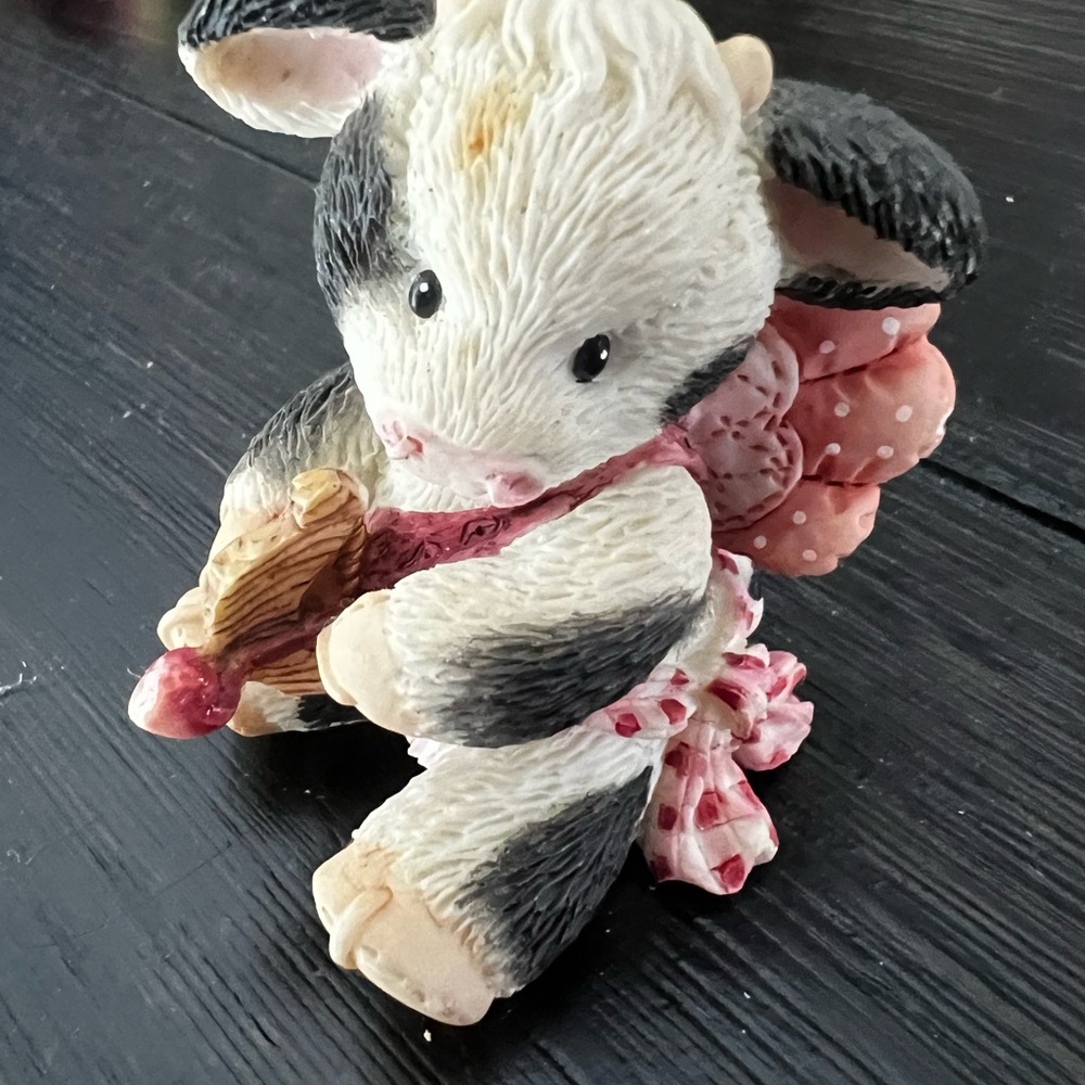 Mary’s Moo Moos “Moo-senger of Love” 💕 Adorable Black and White Cow Figurine